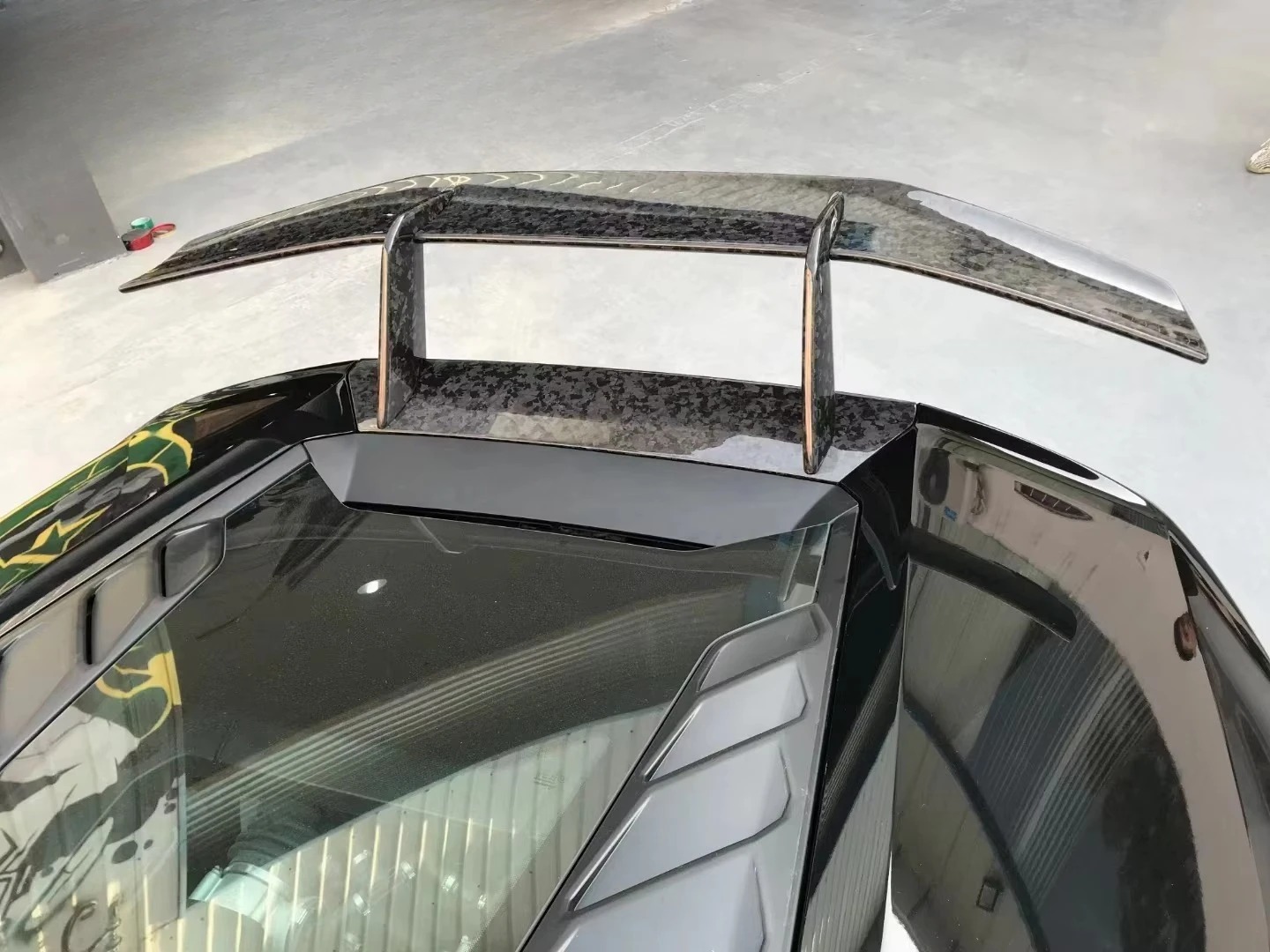 Lp580 Lp610 Dry Carbon Fiber Material Fit for Peformante Style Rear Wing Spoiler and Car Rear Wing and Rear Car